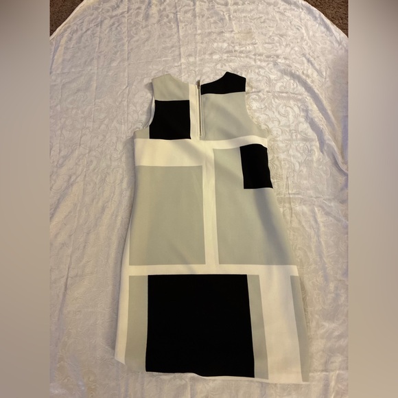 Vince Camuto Monochrome Color Block Sleeveless Cocktail Dress - Picture 4 of 6